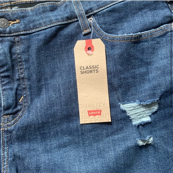 BRAND NEW LEVIS SHORTS - Picture 2 of 4